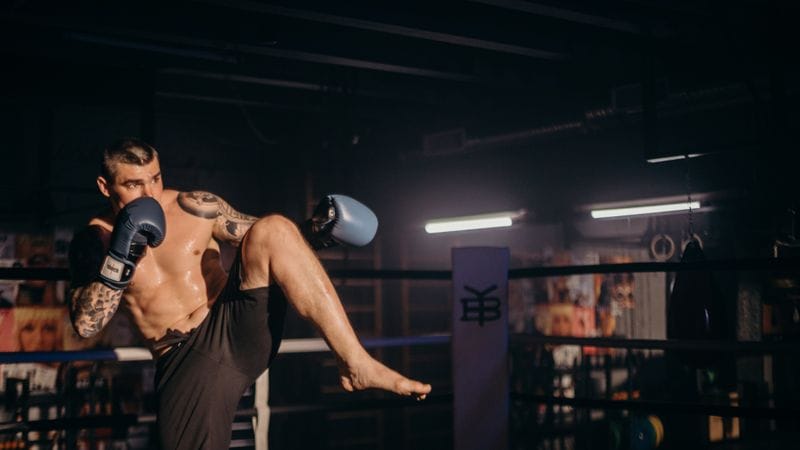 Beginner bench press recovery and safety checklist with J-curve bar path reference and modification options for shoulder-friendly pressing